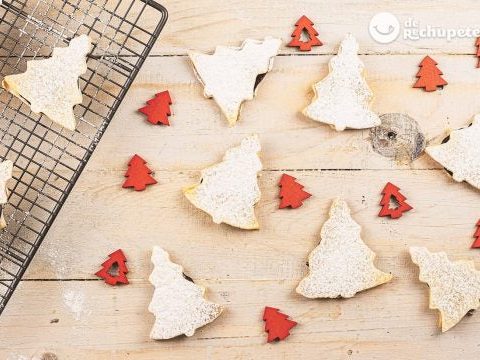 Weihnachtstannen aus Blätterteig gefüllt mit Trüffeln