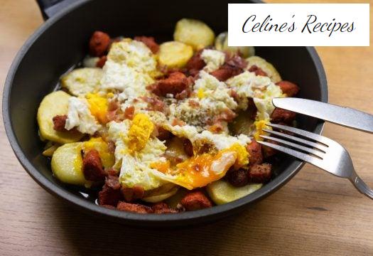 Gebrochene Eier mit Hackfleisch oder Chorizo