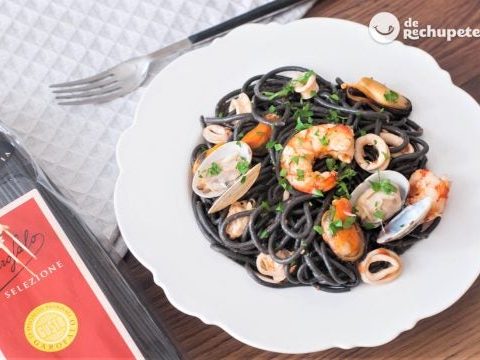 Spaghetti nero di seppia al frutti di mare