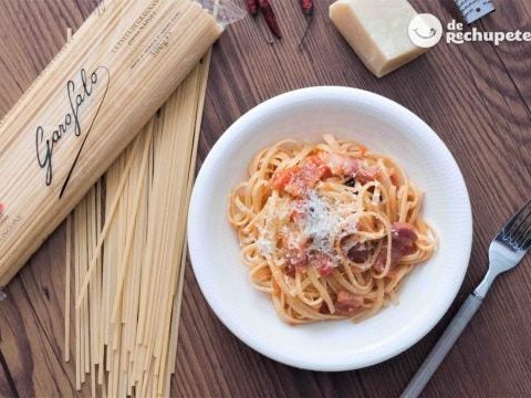 Nudeln mit Amatriciana-Sauce (Spaghetti alla Amatriciana)