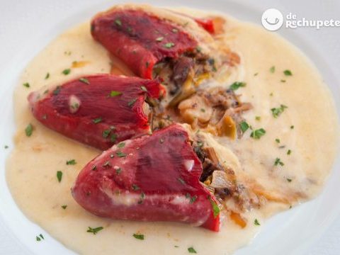 Mit Morcilla gefüllte Paprikaschoten
