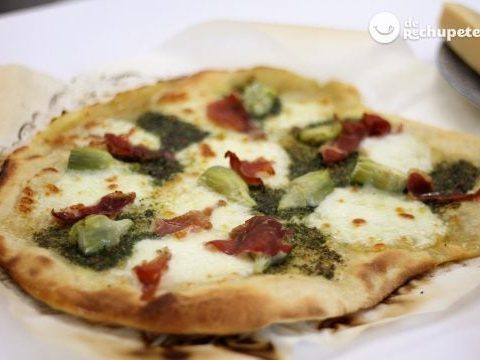 Pizza mit Pesto