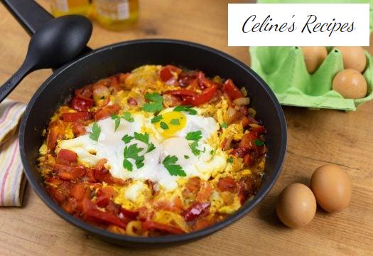 Shakshuka. Eier mit Tomatensauce
