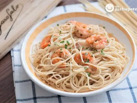 Spaghetti mit Garnelen (Spaghettini mit Garnelen, Knoblauch und Chili)