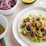 Mexikanische Tacos mit Hühnchen-Tinga