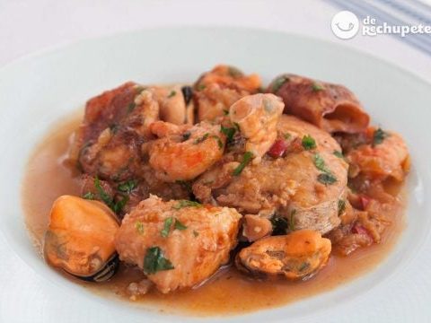 Fisch und Meeresfrüchte Zarzuela. Meeresfrüchte-Eintopf