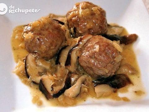 Fleischbällchen in Pilzsauce