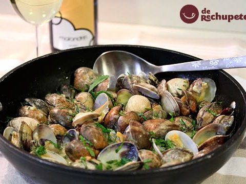 Muscheln in grüner Sauce