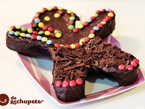 Brownie oder Geburtstagstorte. Schokoladenpuppe
