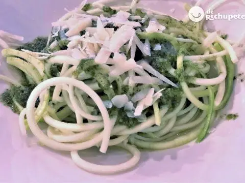 Zucchini mit Pesto