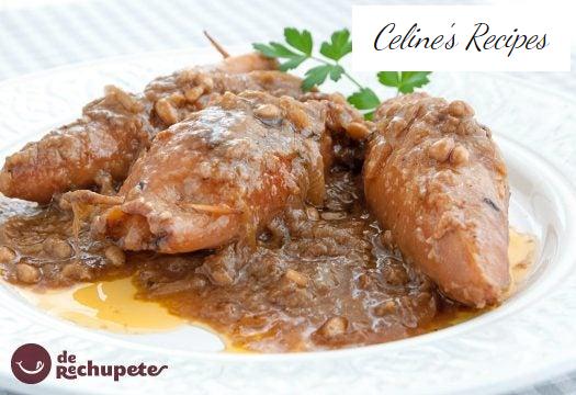 Mit Zwiebelsauce gefüllte Tintenfische