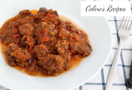 Geschmortes Fleisch mit Tomate