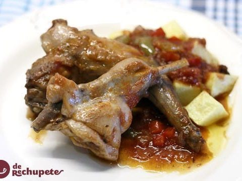 Kaninchen mit Tomate