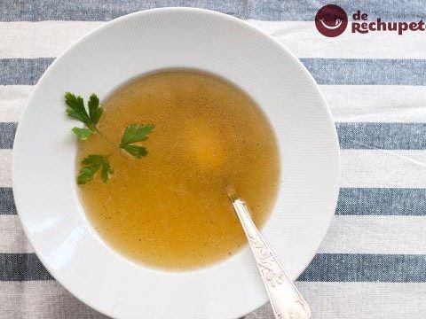 Hühnersuppe. Traditionelles Rezept