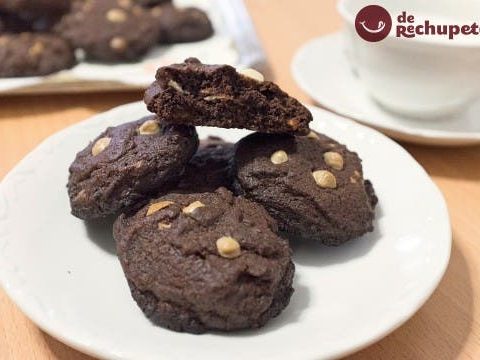 Kekse mit weißen Schokoladenstückchen