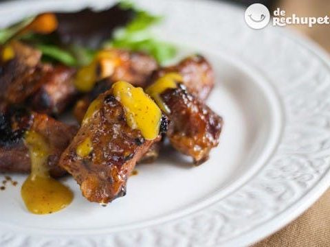 Karamellisierte Rippen mit Senf und Honig