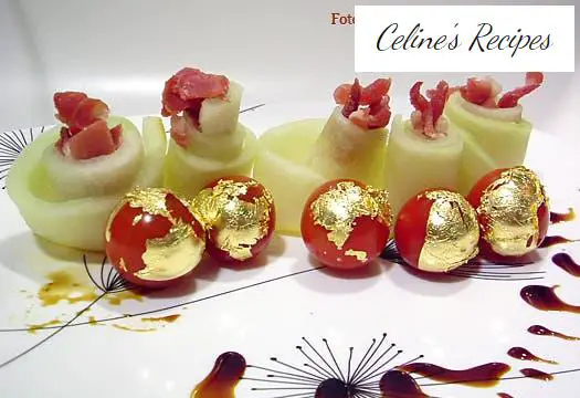 Melonensalat mit Schinken und Kirschtomaten in beiden Farben