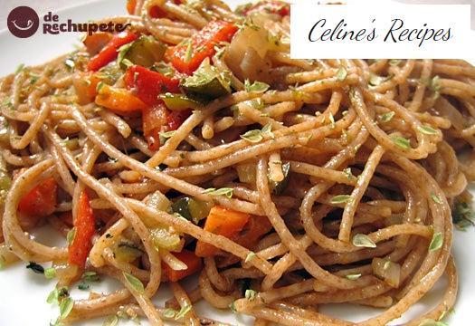 Spaghetti mit Pastete und Gemüse