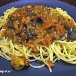 Makkaroni mit Bolognese-Curry