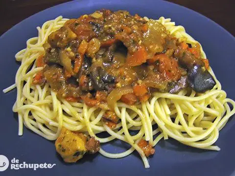 Spaghetti mit Hühnchen und Pilzen