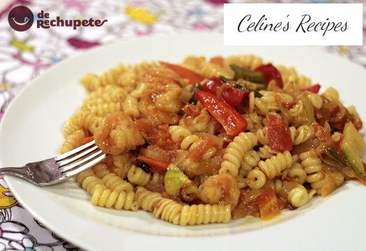 Nudeln mit Gemüse und Currygarnelen