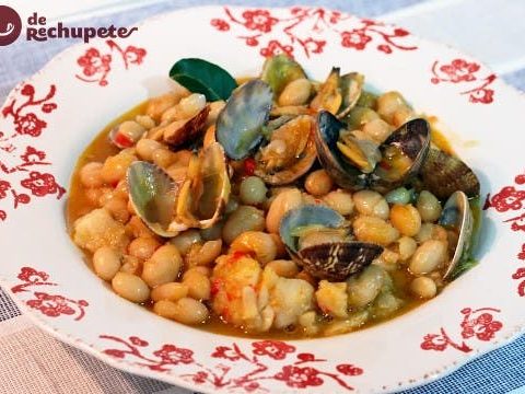 Fabes mit Kabeljau und Muscheln