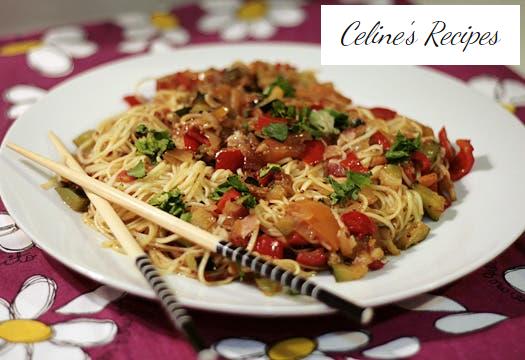 Chinesische Nudeln mit Gemüse, Speck und einem Hauch Dijon-Senf