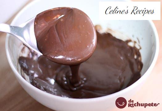 Ganaché oder Schokoladencreme. Gekochter Trüffel