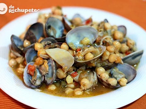 Kichererbsen mit Meeresfrüchten, Muscheln und Pilzen