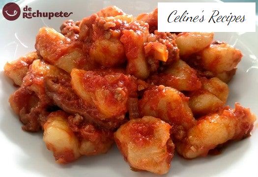 Gnocchi oder Gnocchi mit Tomatensauce. Gnocchi am 29 ..
