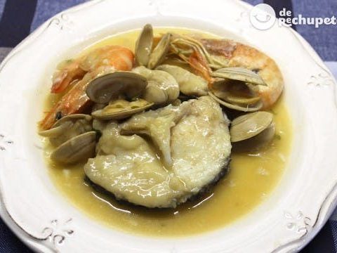 Seehecht mit Meeresfrüchten