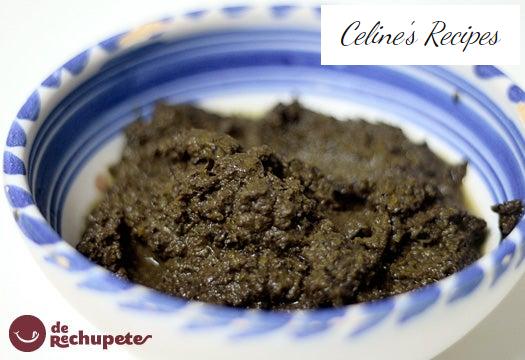 Schwarze Olivenolive oder hausgemachte Tapenade
