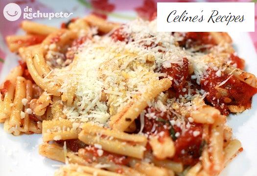 Nudeln mit würziger Tomatensauce