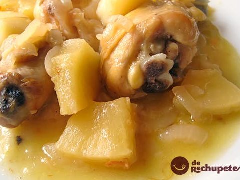 Süß-saurer Hühnereintopf mit Ananas
