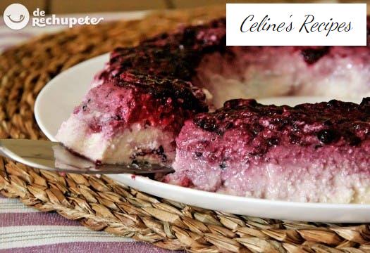 Käsepudding mit roten Beeren