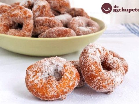 Käse und Orangenkrapfen