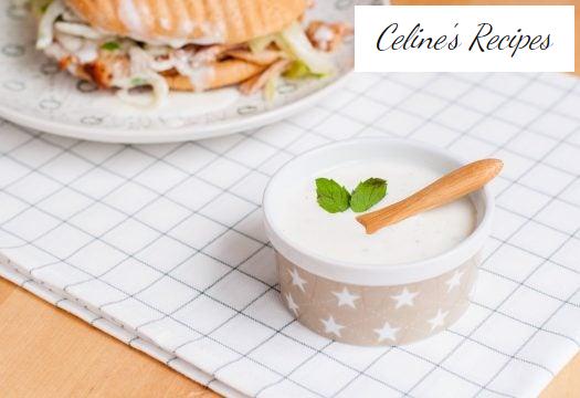 Wie man eine Joghurtsauce macht