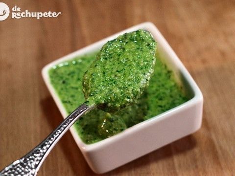 Wie man Pesto-Sauce macht