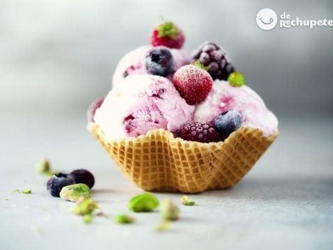 Gefrorener Joghurt. Gefrorener Joghurt mit Himbeeren