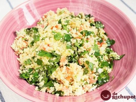 Tabellieren. Libanesischer Salat mit Couscous