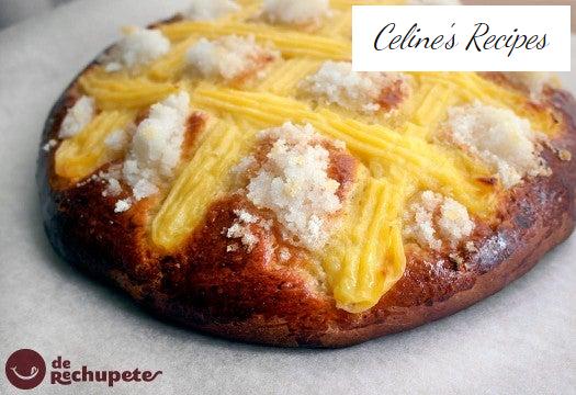 Galizischer Larpeira-Kuchen. Süßes Brötchen mit Gebäckcreme