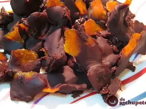 Kandierte Orangenstreifen mit Schokolade