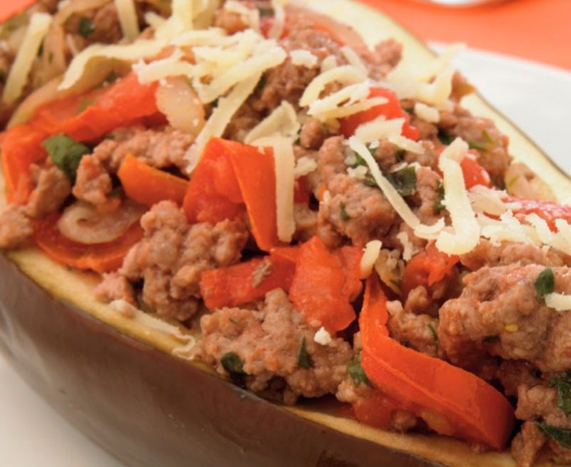 Auberginen gefüllt mit Hackfleisch und Tomaten