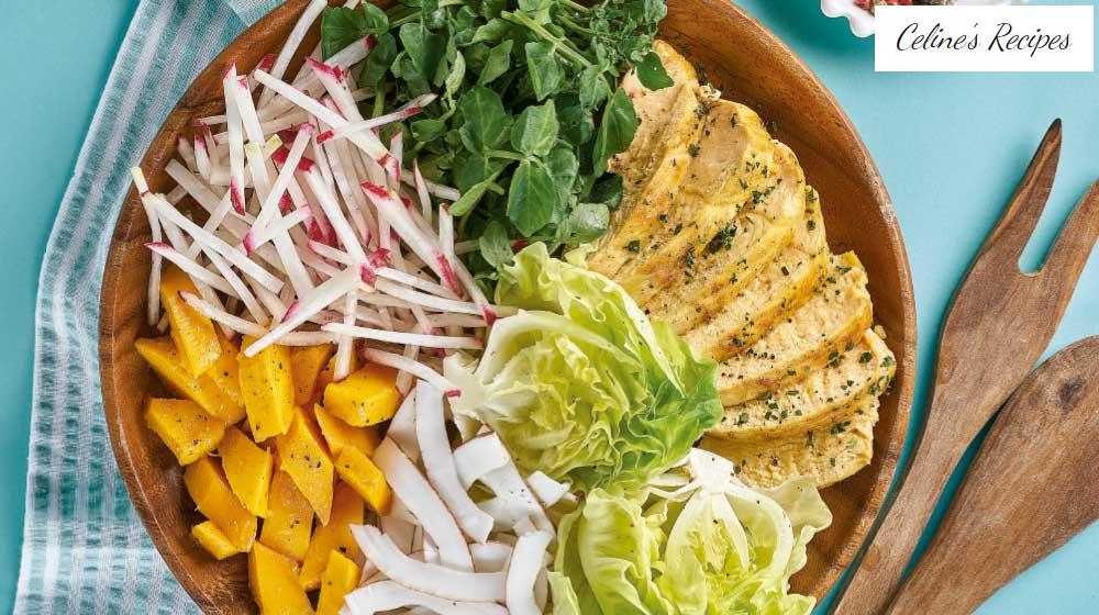 HÜHNERSALAT MIT MANGO, FRISCHER KOKOSNUSS UND GRÜNEN BLÄTTERN FÜR EUCH ... HÜHNERSALAT MIT MANGO, FRISCHER KOKOSNUSS UND GRÜNEN BLÄTTERN FÜR EUCH ...