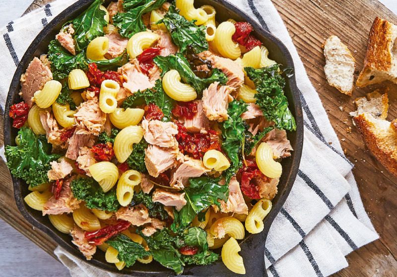 Nudelsalat mit Thunfisch und Grünkohl