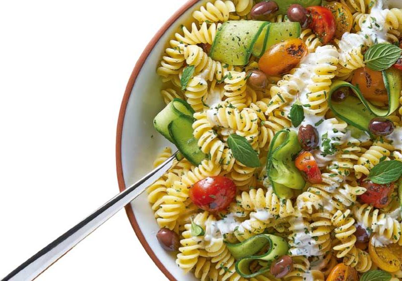 Griechischer Salat mit Nudeln